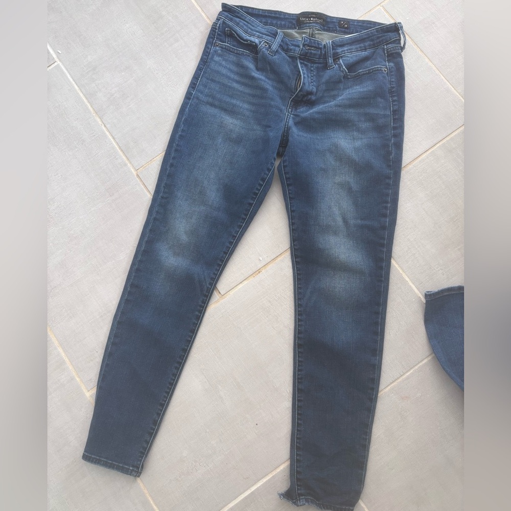 Lucky Brand size 8 medium wash jeans